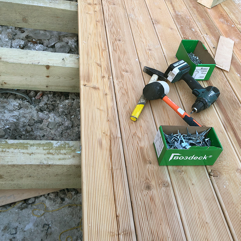 Монтаж террасной доски из лиственницы Монтаж террасной доски из лиственницы