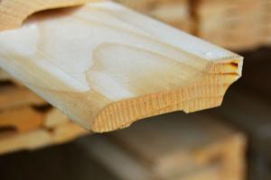 Плинтус деревянный